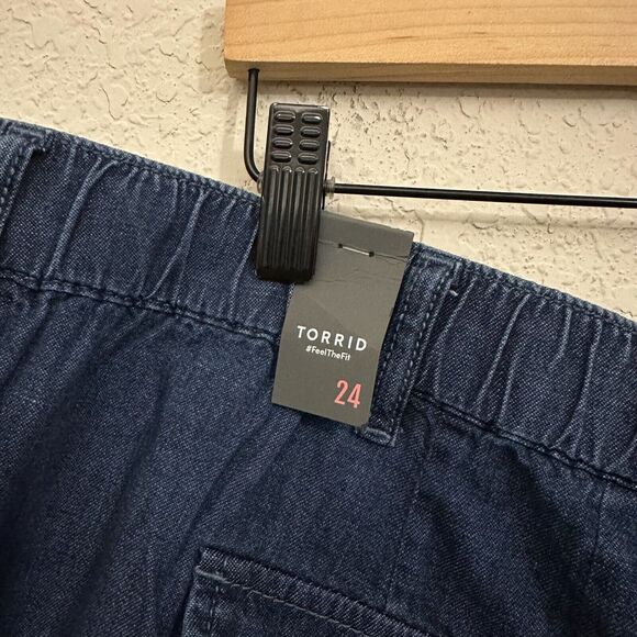 NWT TORRID 5" Relaxed Utility Lightweight Mid-Rise Shorts in Dark Wash - Picture 7 of 12